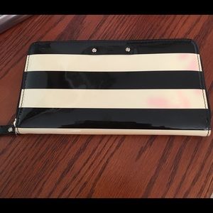 Kate Spade black and white Wallet